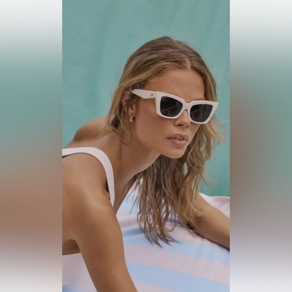 Pared Women's Hollywood & Vine White Women's Sunglasses Authentic Cat Eye - Picture 12 of 12